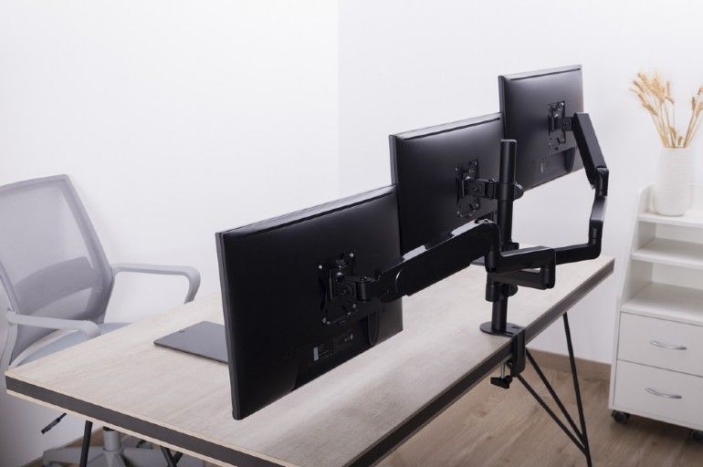 Gembird MA-DA3-01 Desk mounted adjustable mounting arm for 3 monitors full-motion 17